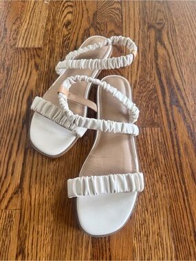 Women's Ruched Strappy Flat Sandals - Cream beachy summer size 9